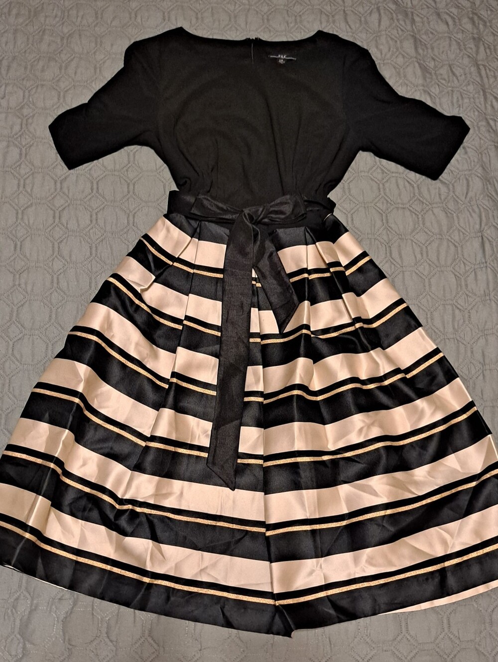 R&K Black Cream Gold Stripe Fit-and-Flare Dress with Waist Tie Sz 8